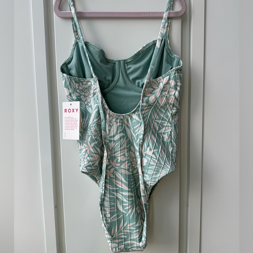 Roxy Swimsuit. NEW. Size XS - Picture 5 of 12